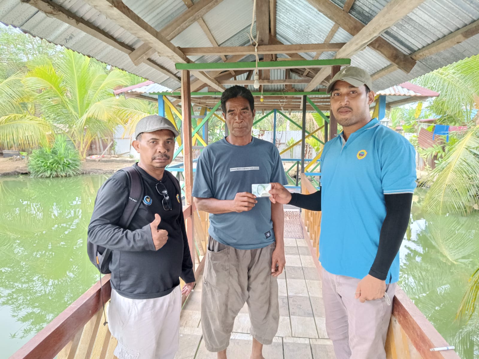 Dinas Perikanan Halmahera Tengah Serahkan Kartu BPJS Ketenagakerjaan kepada Pembudidaya Ikan Skala Kecil di Kecamatan Weda